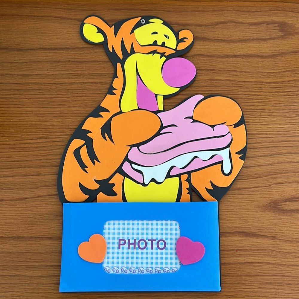 Tigger Winnie the Pooh foam wall hanging with photo slot and pocket Brand New